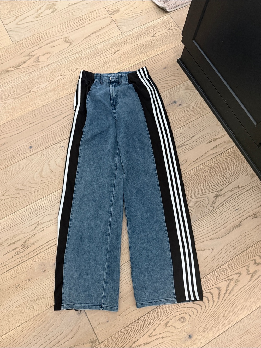 Amazing Women’s Blue Denim Track-Side Jeans with Black & White Stripe Size Small